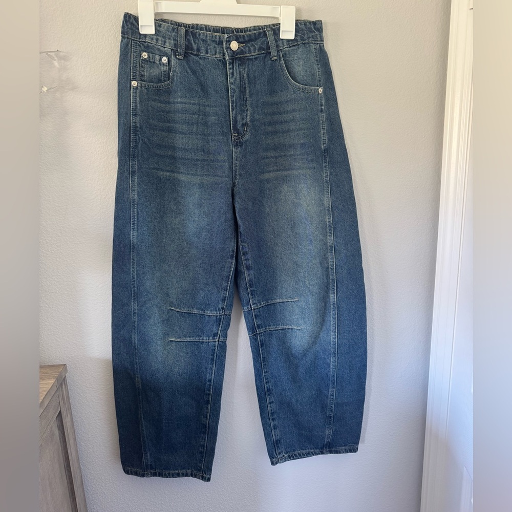 Women's Blue Relaxed Barrel leg jeans. NWT. - Picture 2 of 3